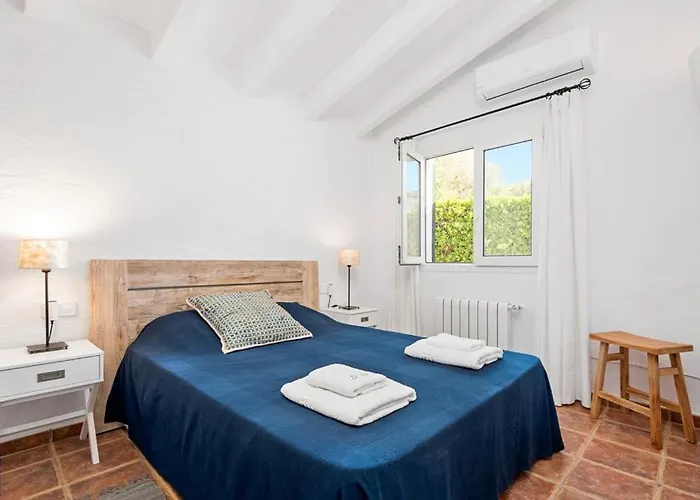 Sirena - Cap Den Font