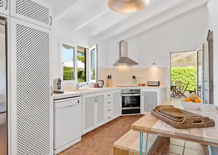 Sirena - Cap Den Font *